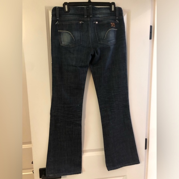 Excellent condition size 28 Joe’s jeans in a classy dark wash - Picture 3 of 5